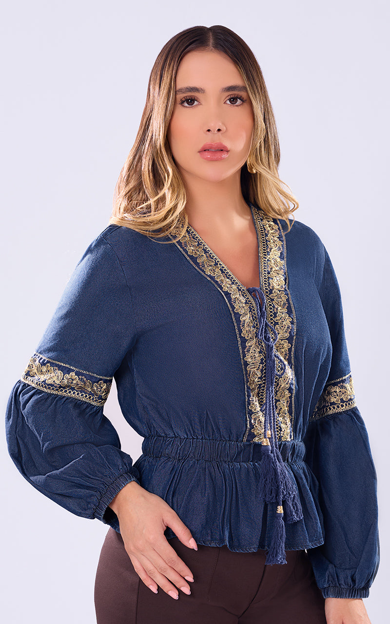 BLUSA CON DETALLES BORDADOS
