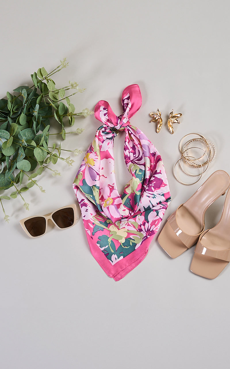 DREAM OF PINK PETALS SCARF