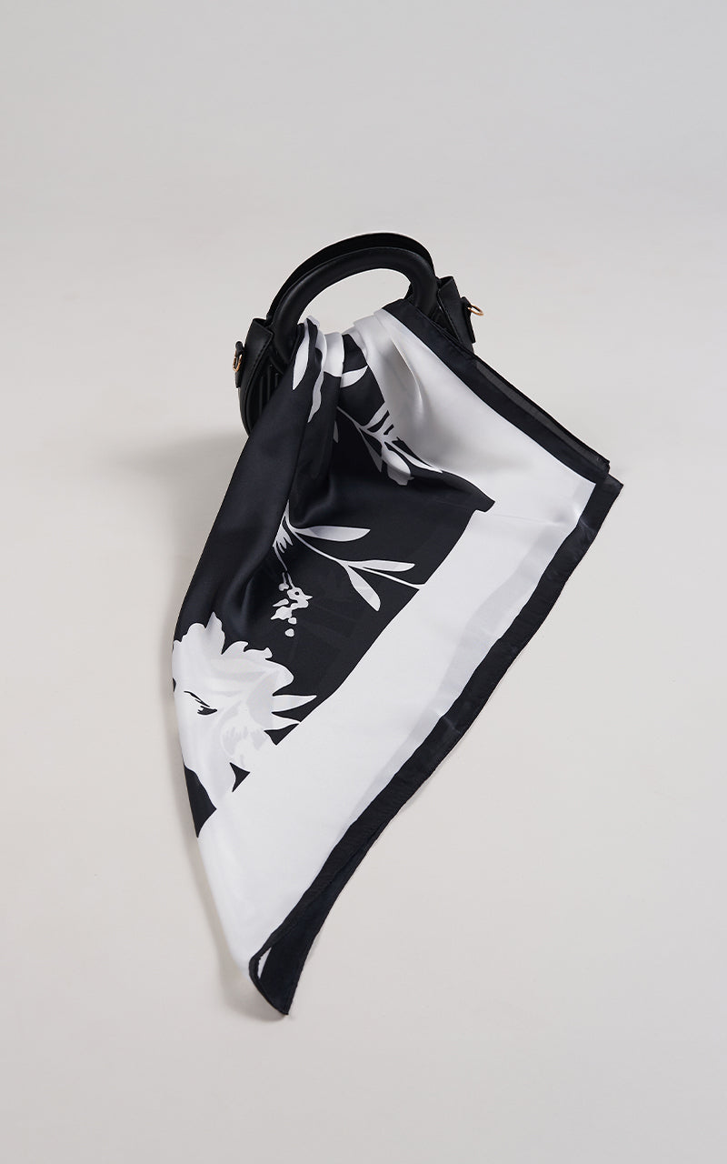 MIDNIGTH BLOOM SCARF