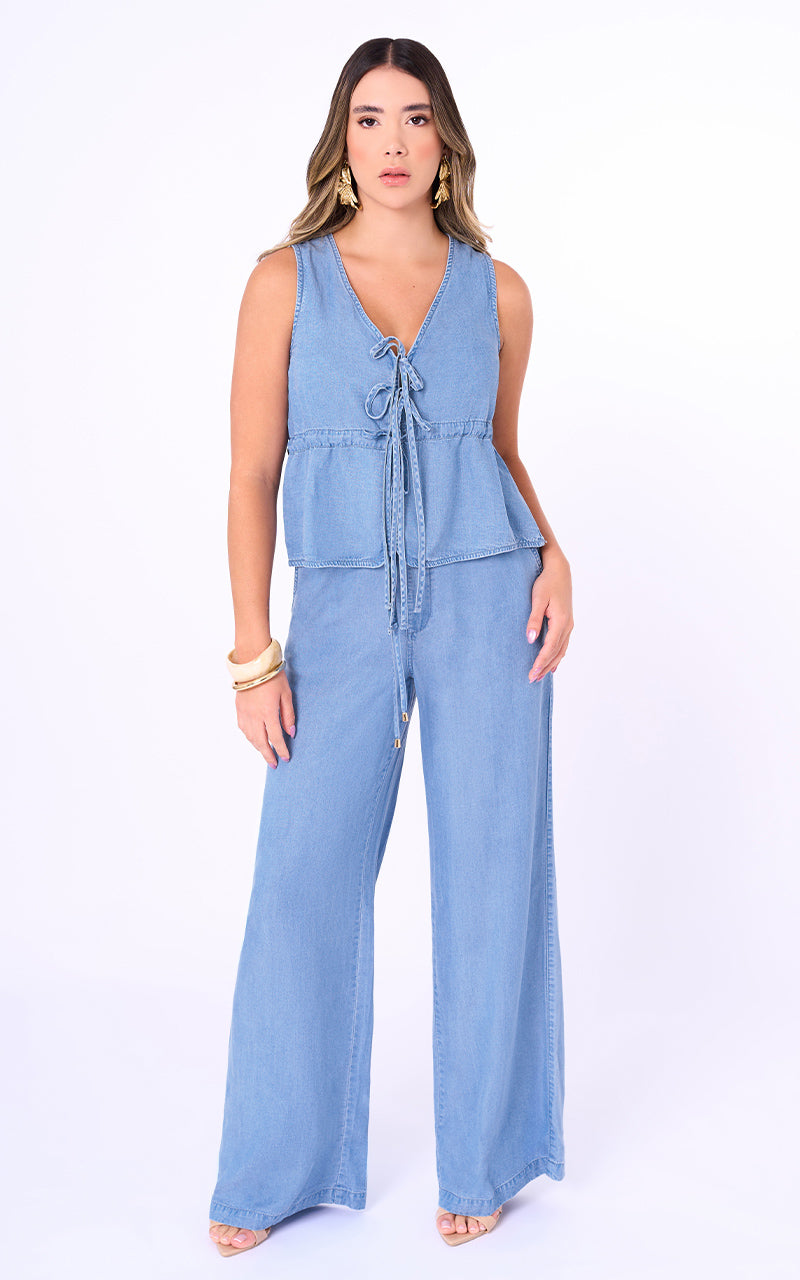 CONJUNTO DENIM CLARO CHALECO Y PANTALON