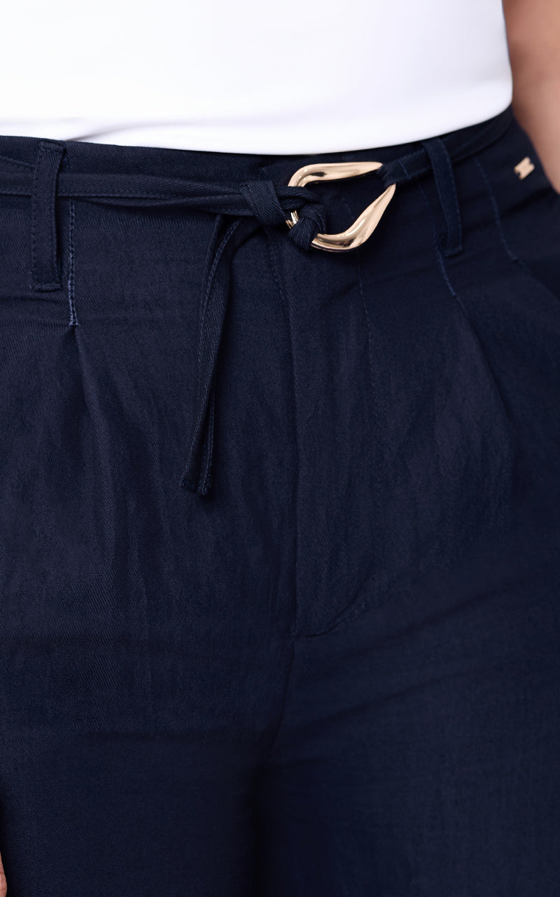 CONJUNTO CHALECO UNICOLOR Y PANTALON STRAIGHT